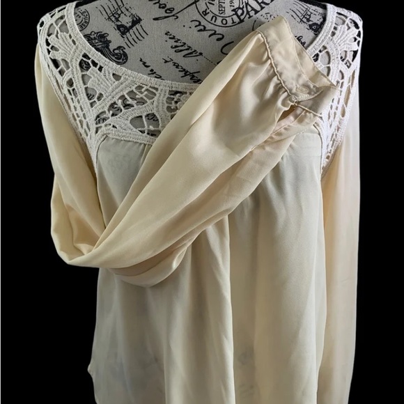 E&M women’s large beige blouse - Picture 3 of 13